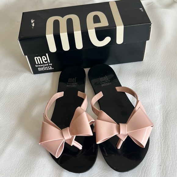 New in the box Mel, dreamed by Melissa harmonic bow III INF black/pink girls - Picture 1 of 7